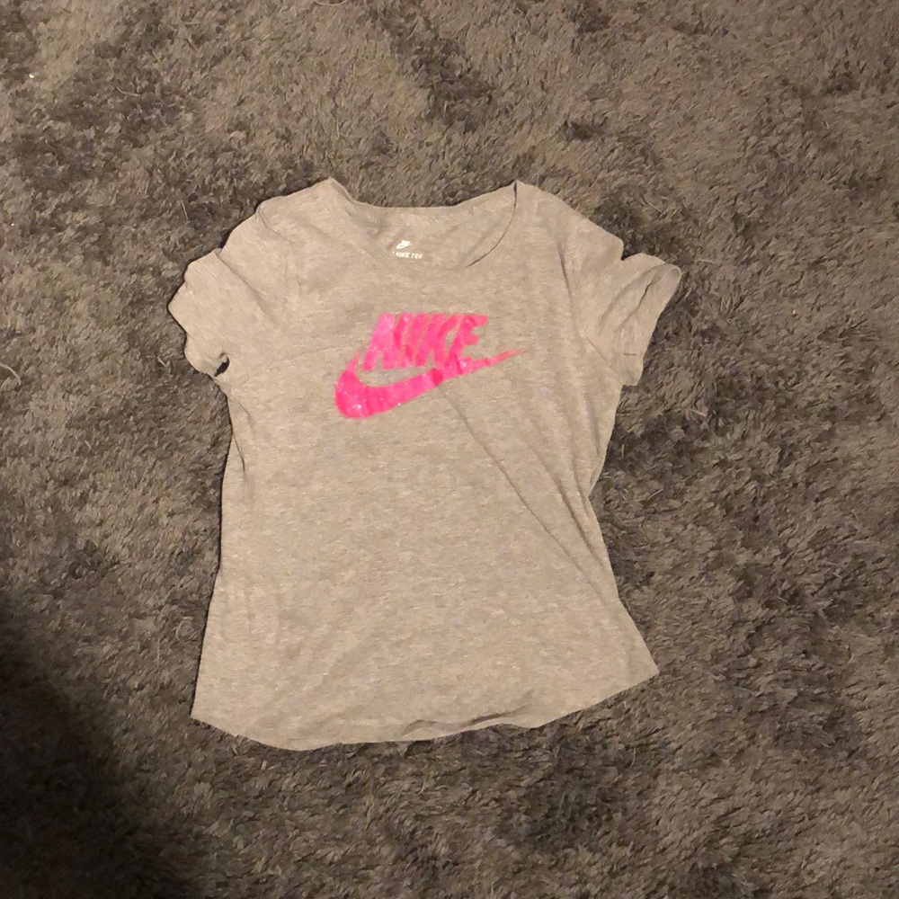 Nike athletic cut tee